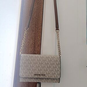 Michael Kors Jet Set Travel Multifunction Phone Crossbody Bag (Vanilla Color)
